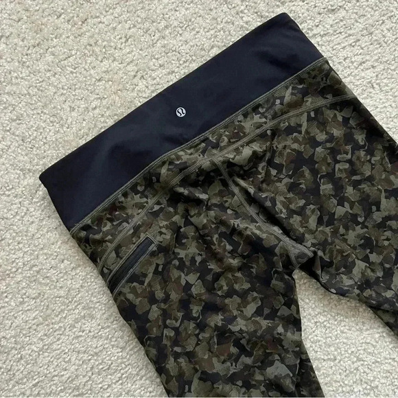 Lululemon Run Top Speed Capri Crop Full On Luxtreme Wm Sz 10 Mystic Jungle Green - Picture 10 of 13